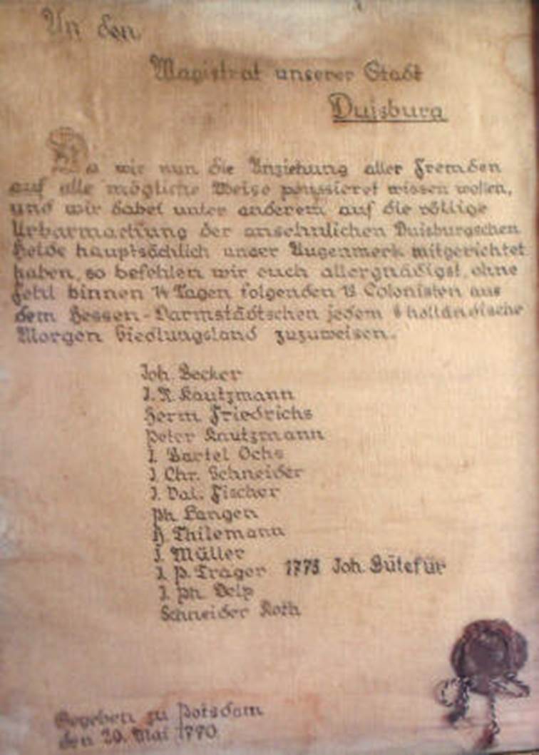 Ein Bild, das Himmel, draußen, Marktplatz, Menschenmenge enthält.
Automatisch generierte Beschreibung