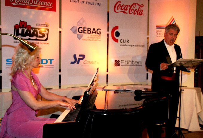 Der Tenor Dr. Donald Becker und die Pianistin Iris Plokarz-Clemens begeisterten das Publikum